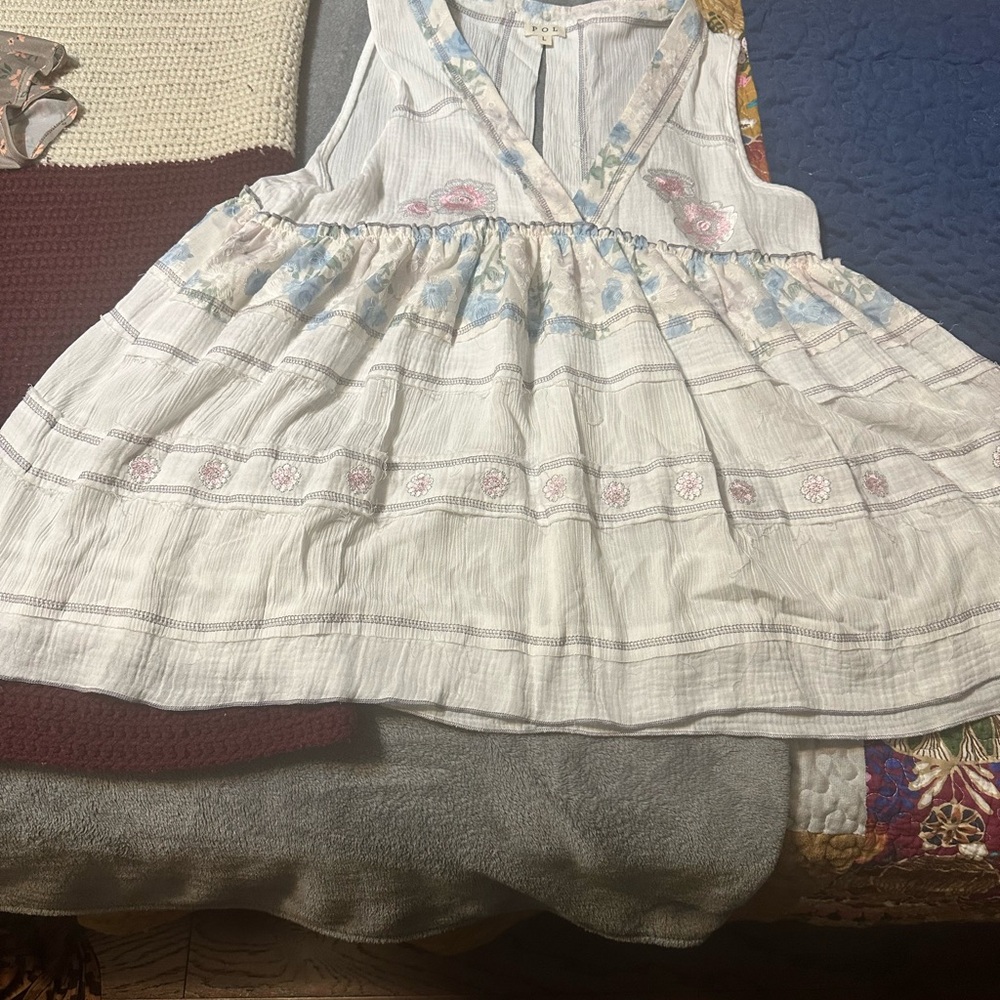 POL Women's Casual Top in White with Floral Accents- Brand New Never worn